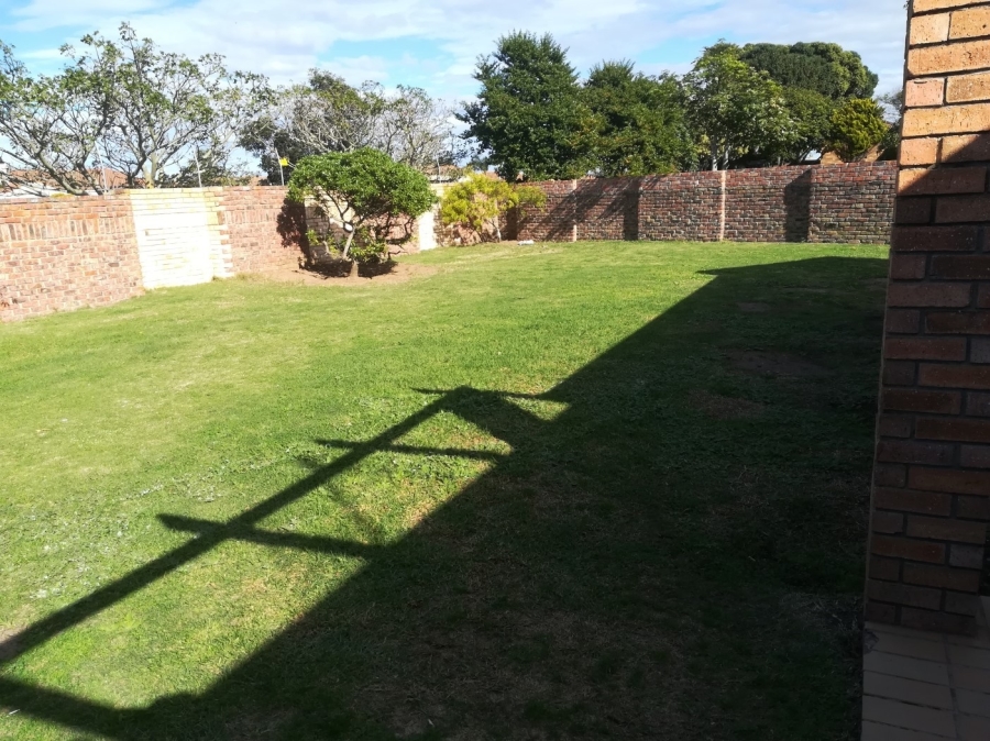 To Let 3 Bedroom Property for Rent in Lovemore Park Eastern Cape